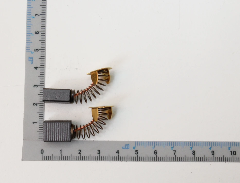 SCHEPPACH - Jeu De 2 Charbons Pour Scie à Onglet HM80LXU 3 SCHEPPACH - Jeu De 2 Charbons Pour Scie à Onglet HM80LXU